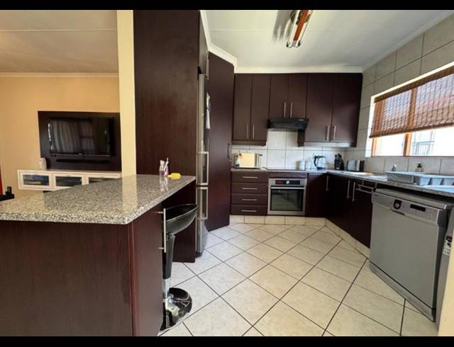 2 BEDROOM SECTIONAL TITLE FOR SALE IN MEYERSDAL
